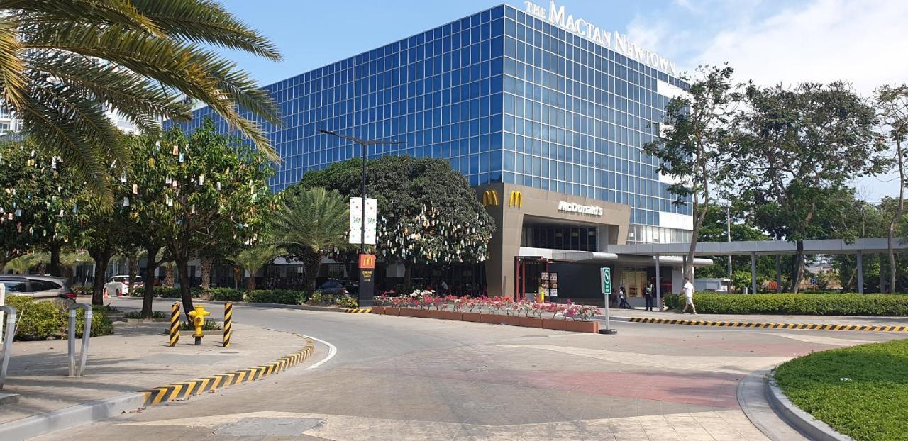 Mactan Newtown Condo With Garden And Ocean View 8Newtown Blvd Isla de Mactán Exterior foto